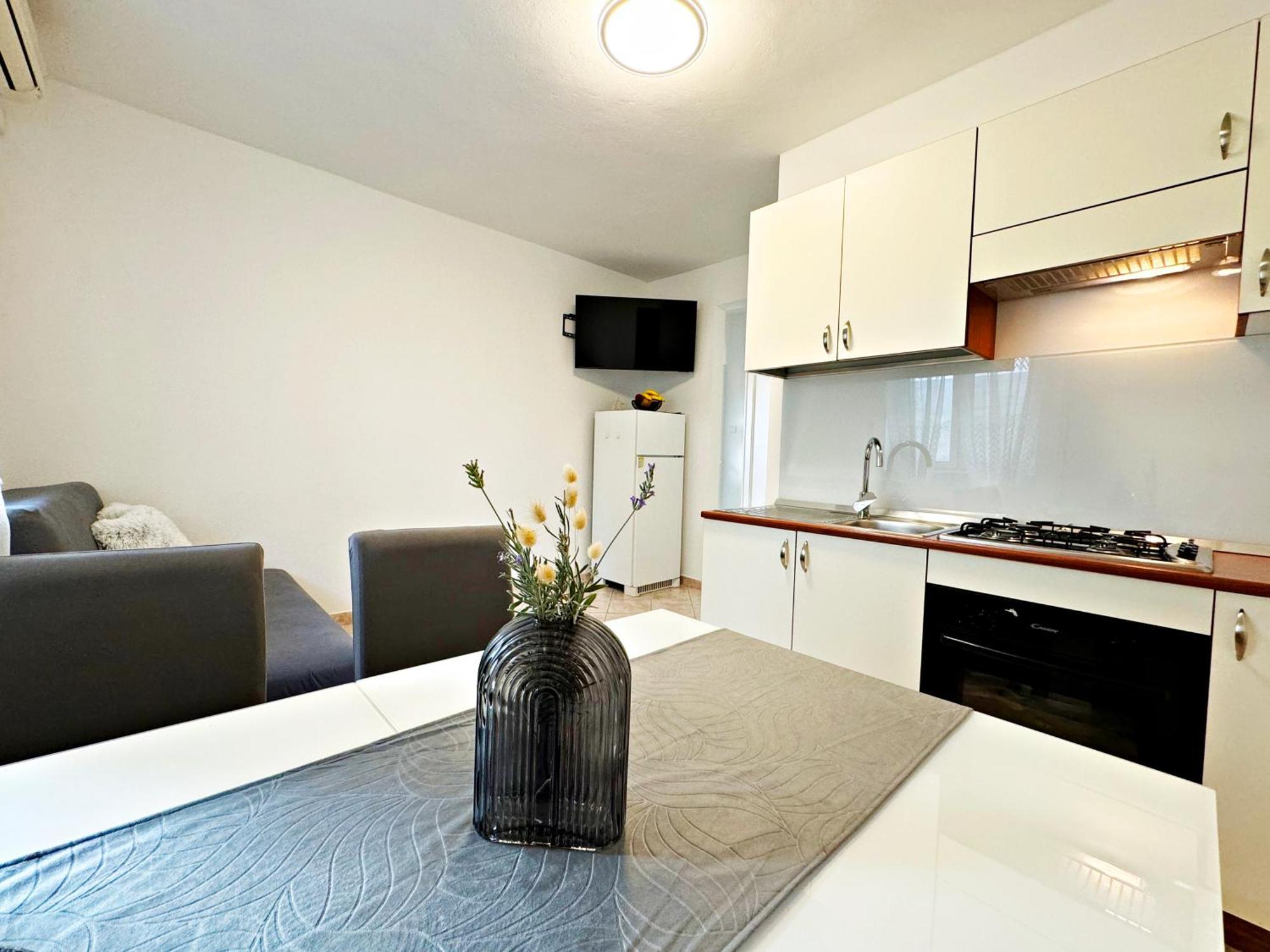 Apartment Baloevic Постира Экстерьер фото